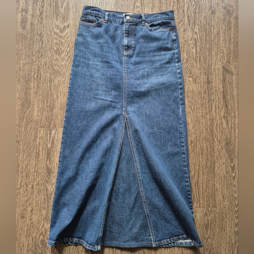 GAP denim Maxi Skirt With Stretch. Midwash Size 10